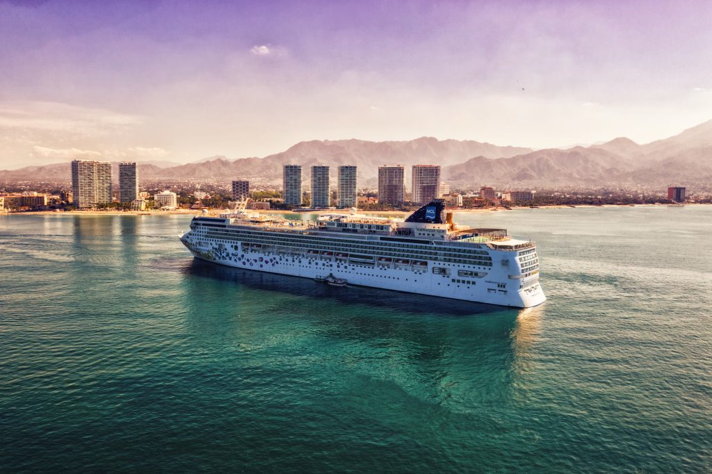 Read more about the article Navigating the Waters: Tips for a Successful Career on a Cruise Line
