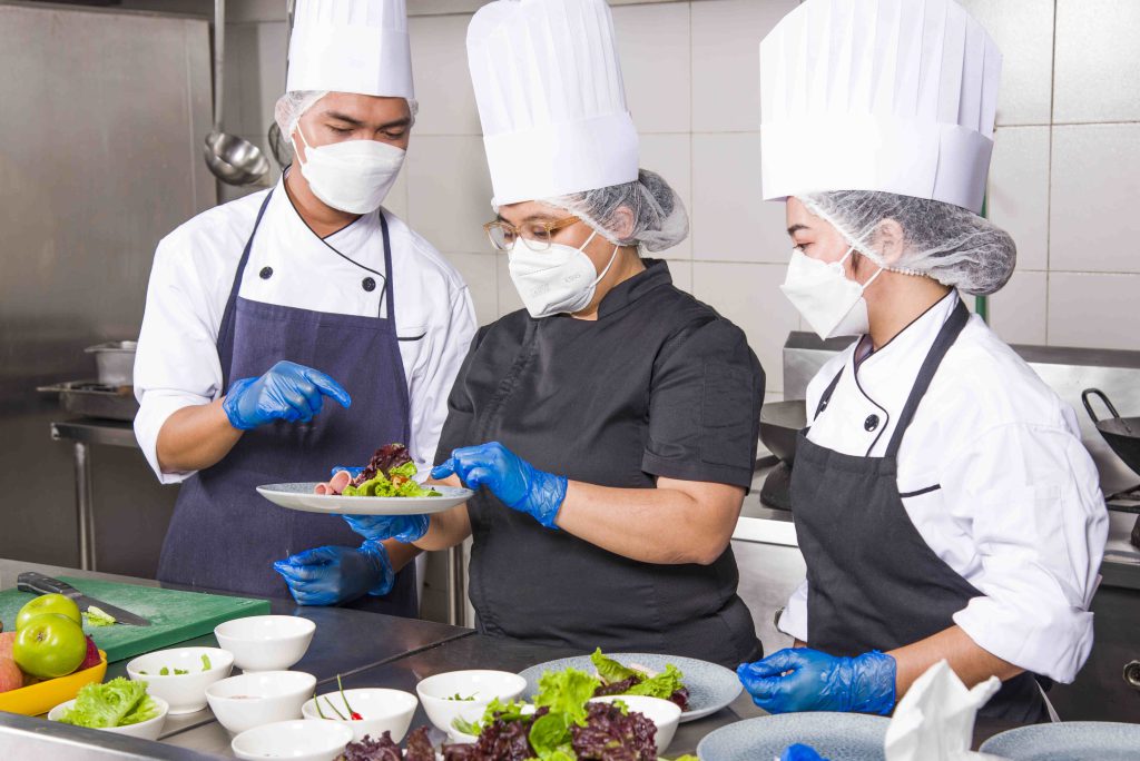 Read more about the article Reasons to Enroll in a Culinary Institute for Aspiring Hoteliers 