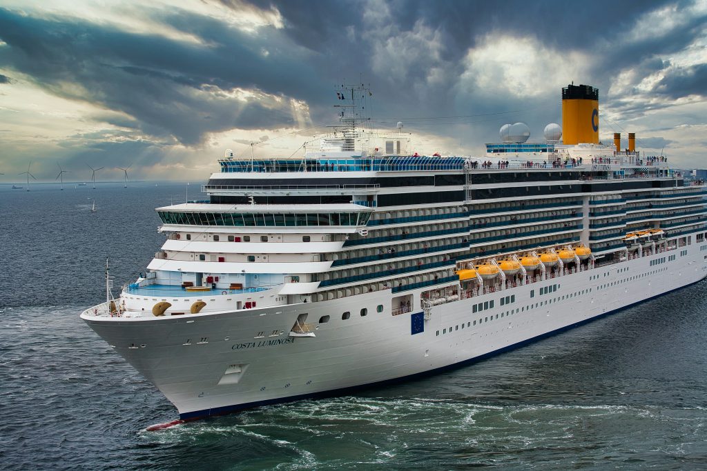 Read more about the article The Ultimate Guide to Landing a Job on a Cruise Ship: Tips and Insights for Aspiring Seafarers 